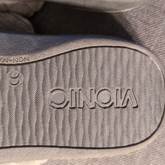 Vionic Slippers - Picture 5 of 6